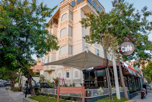 Hotel Ratangarh Palace