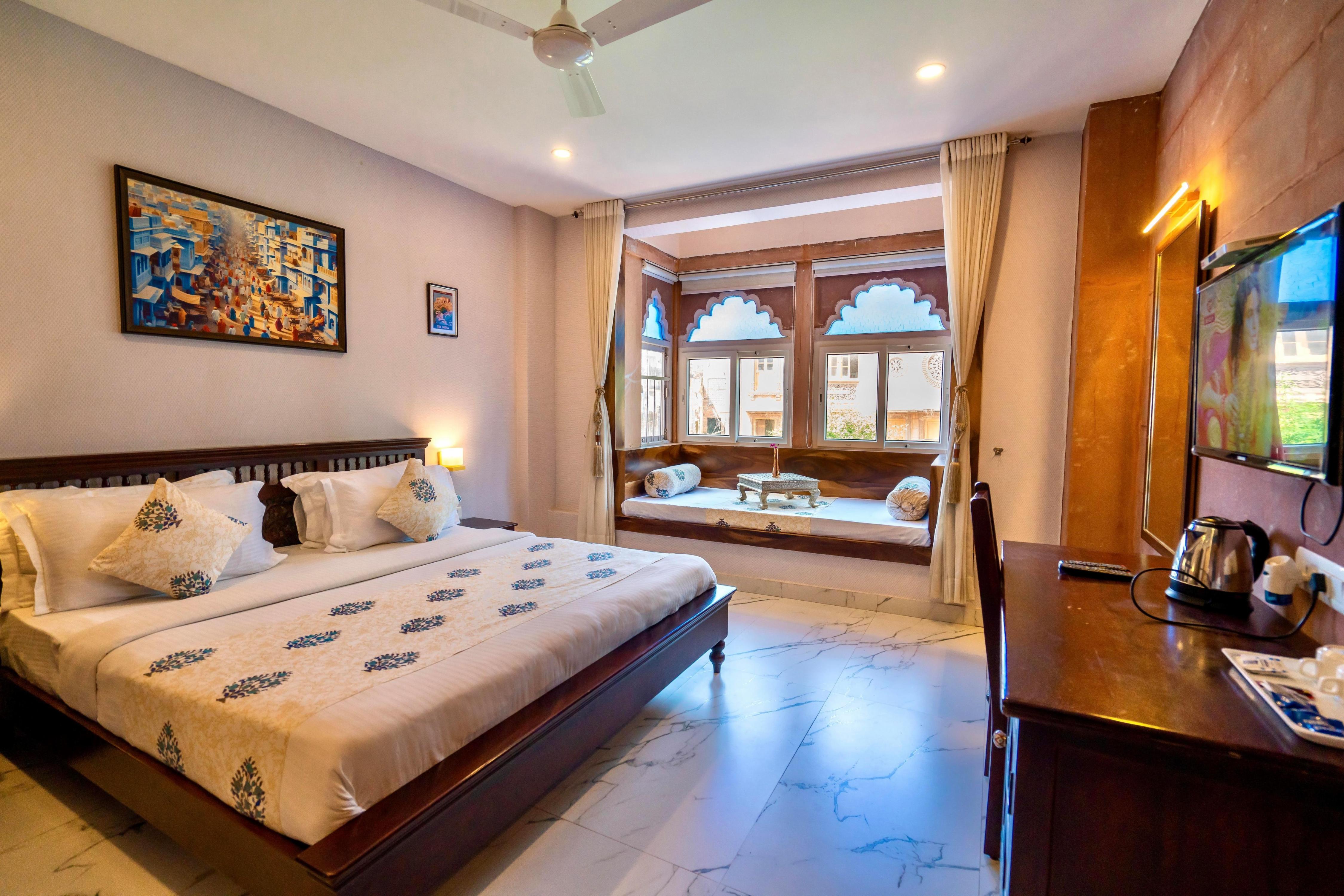 Kankariya Heritage Room Type - Fort View Superior Room with Jharokha ( 2nd Floor )