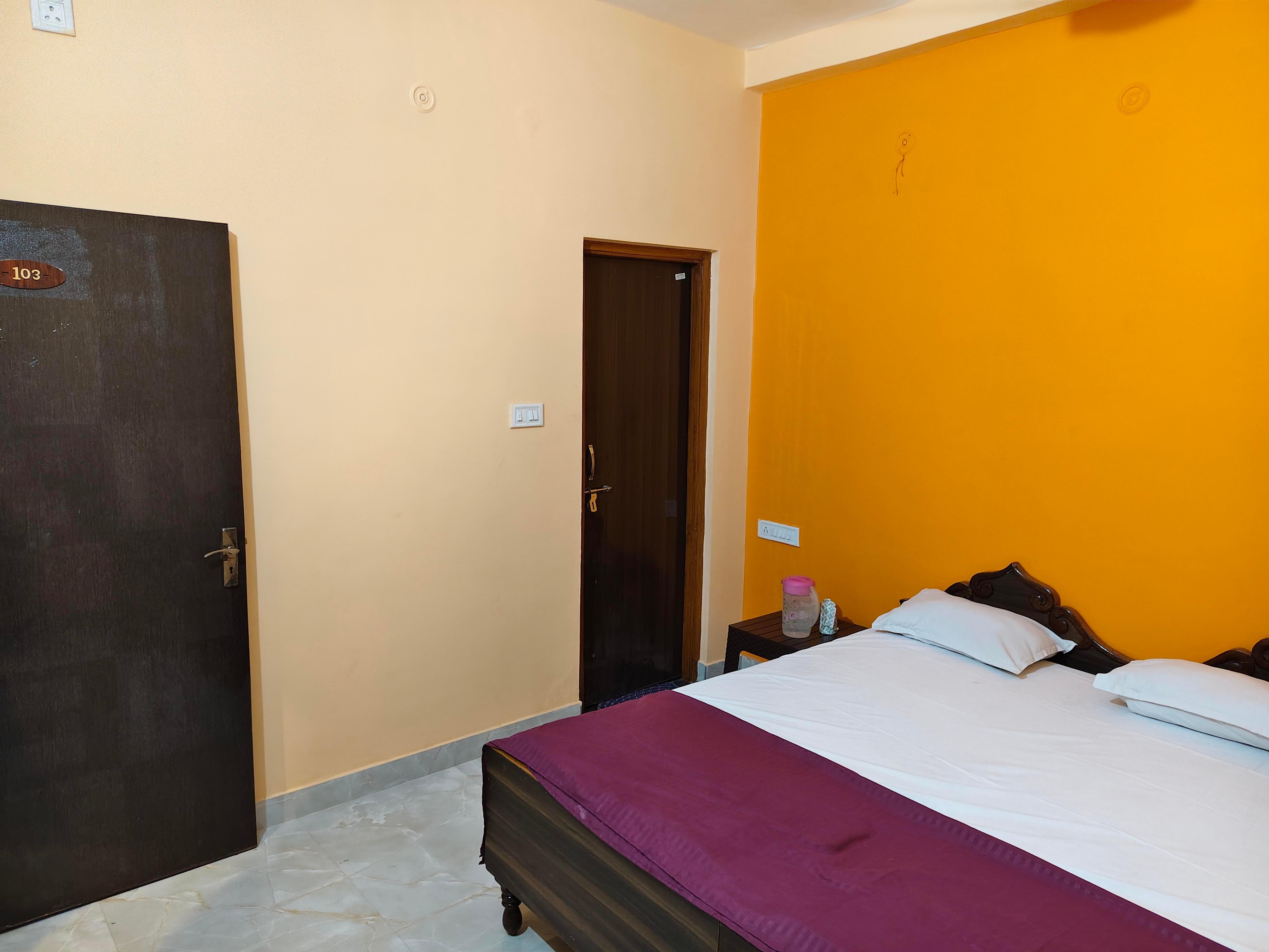 Mayur Paying Guest House Room Type - Aqua Standard Room (Cooler)