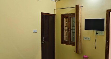 Mayur Paying Guest House Room Type - Executive Deluxe AC Room