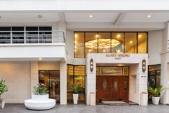 Sandy Spring Hotel