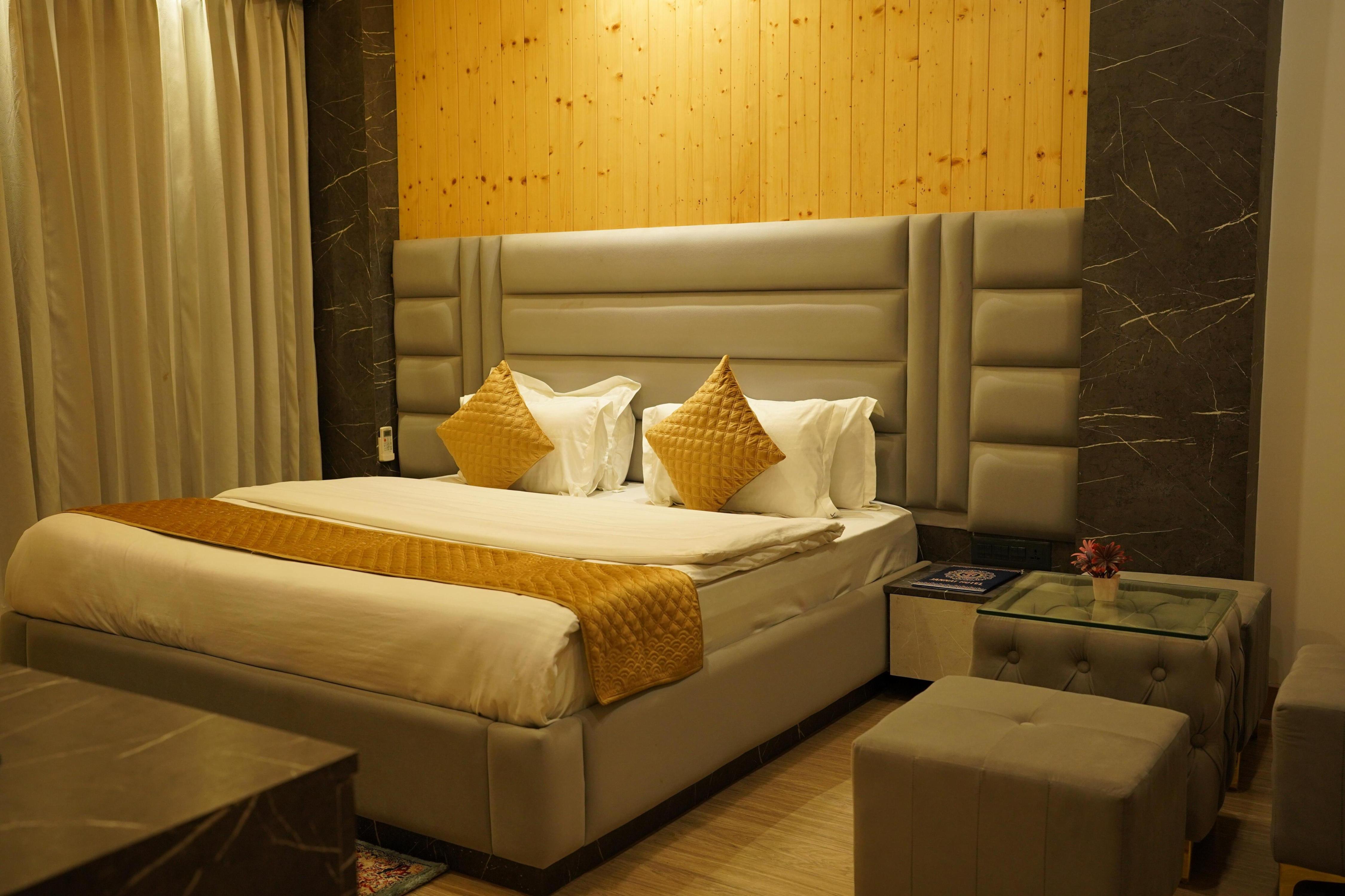 Jannat Hotel, Chamba Himachal Room Type - Honeymoon Suite