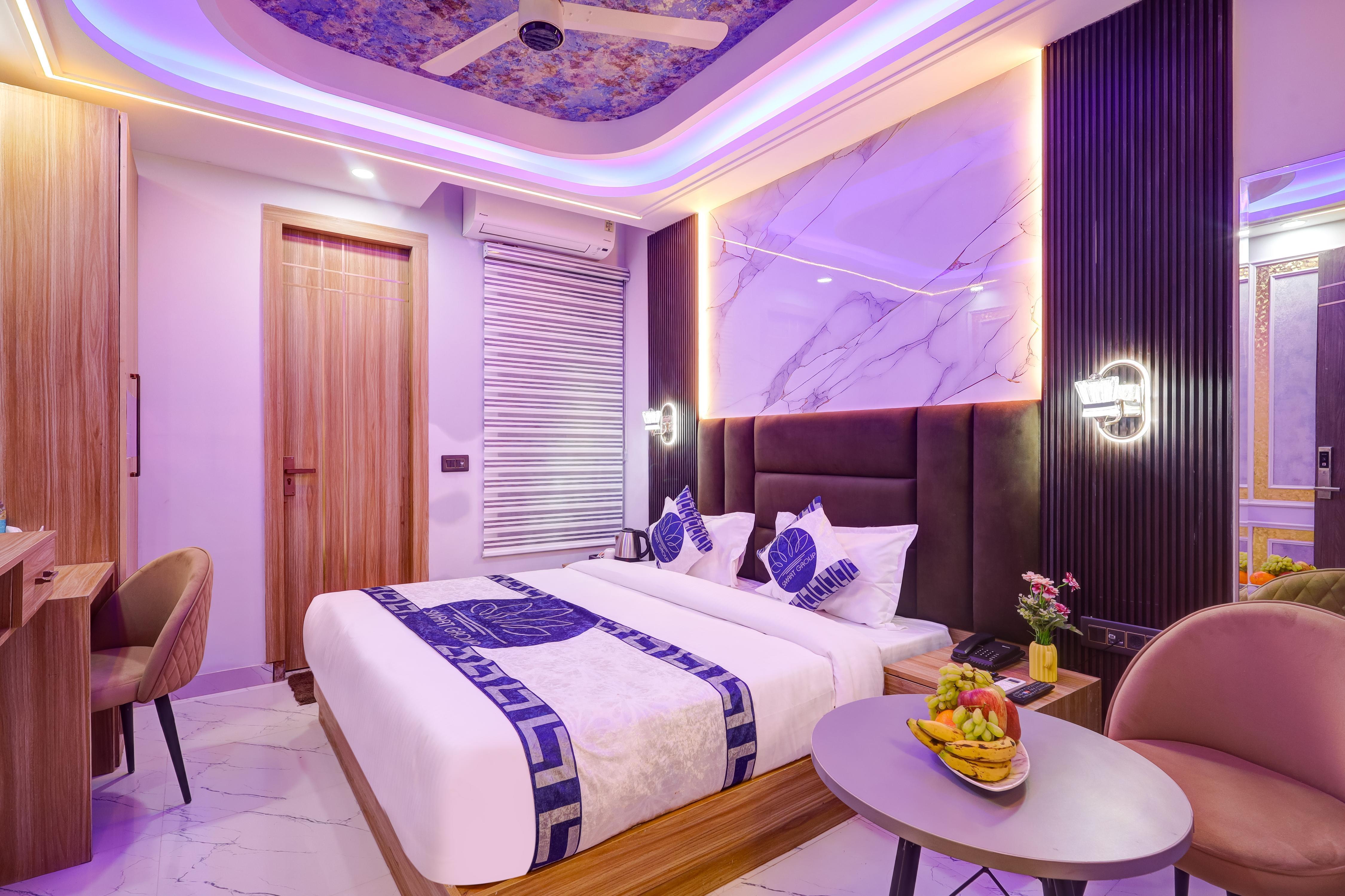 Hotel Premium Suites Room Type - Deluxe Double Room