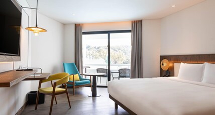 Le Meridien Phuket Beach Resort Room Type - Premium Guest Room, Pool View, 1 King Bed Le Meridien Phuket Beach Resort Room Type - Premium Guest Room, Pool View, 1 King Bed