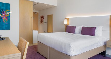 Premier Inn Dubai Dragon Mart Room Type - Smoking - Double Room