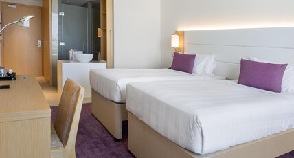Premier Inn Dubai Dragon Mart Room Type - Smoking - Twin Room