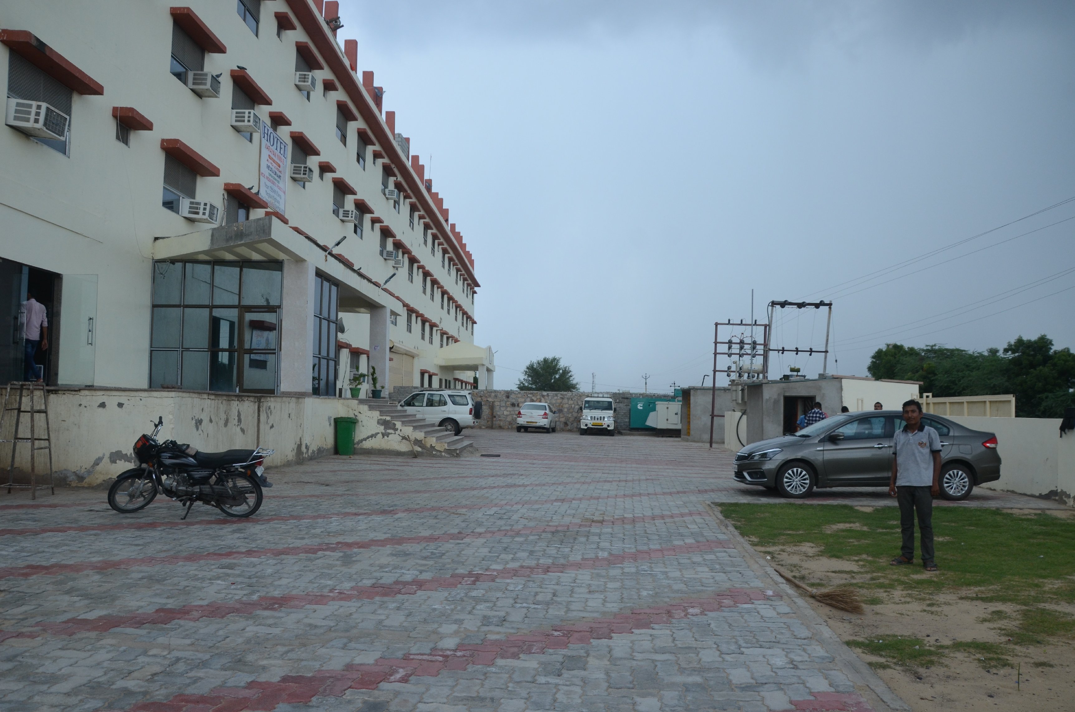 Hotel Narayan Niwas - Tap to explore photos