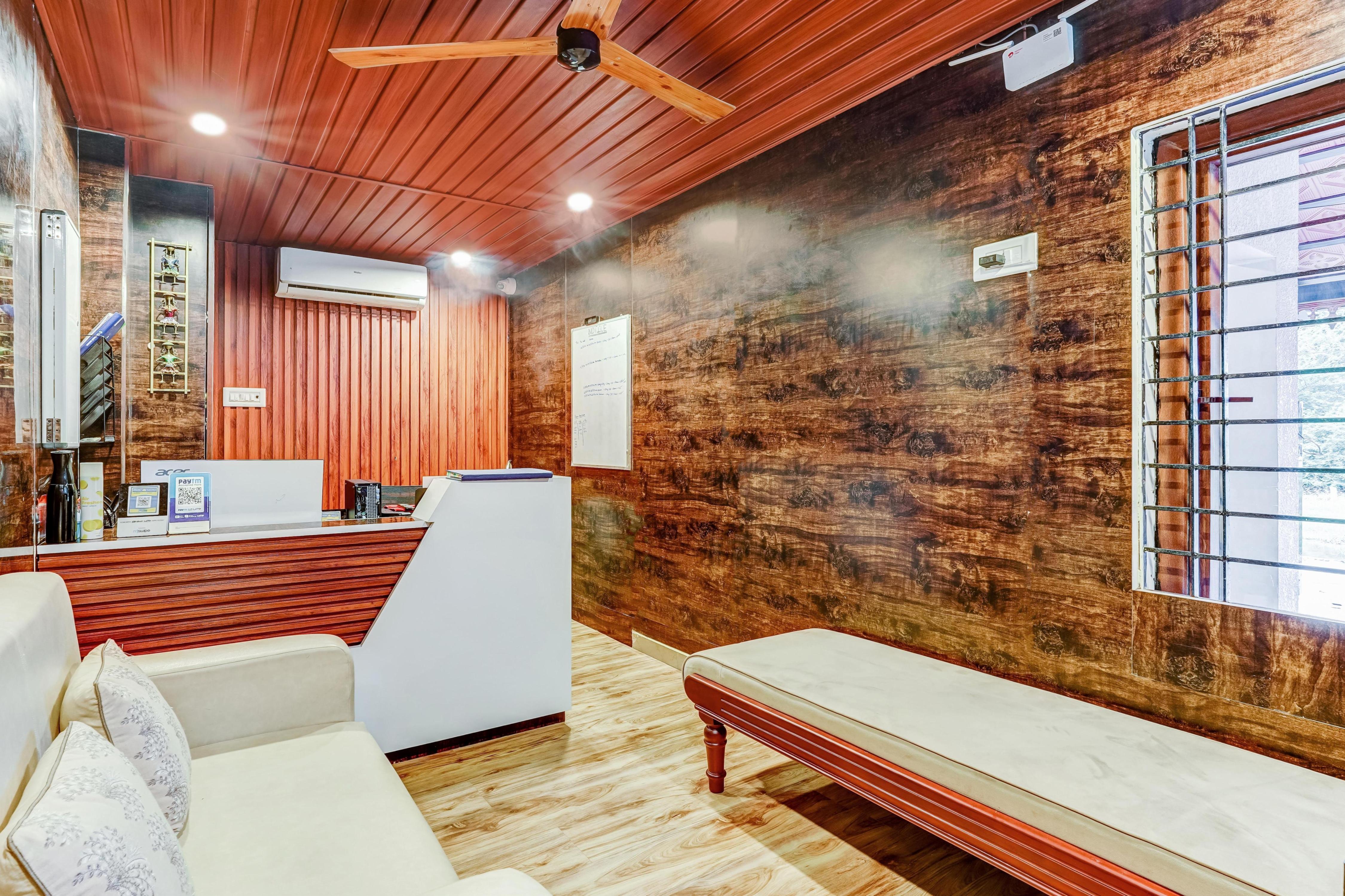 Clouds Serviced Apartments | Rooms & Wi-Fi - Tap to explore photos