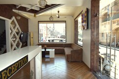 Address of Hotel Pari