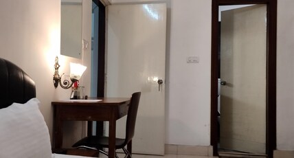 Hotel Jalsa Grand Room Type - Executive Room with Work Desk Hotel Jalsa Grand Room Type - Executive Room with Work Desk