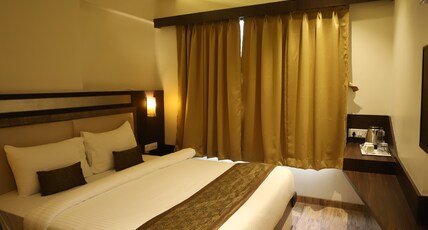 Hotel Seven Sky Room Type - Golden Room