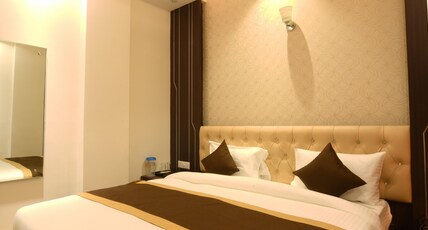 Hotel V Grand Room Type - Deluxe Room Double Hotel V Grand Room Type - Deluxe Room Double