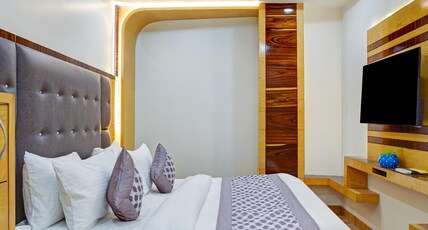 Lord Krishna - Newly Built & 3Mins Walk from Metro Room Type - Executive Room with Free Onsite Parking Lord Krishna - Newly Built & 3Mins Walk from Metro Room Type - Executive Room with Free Onsite Parking