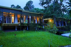 KURUVA ISLAND RESORT & SPA