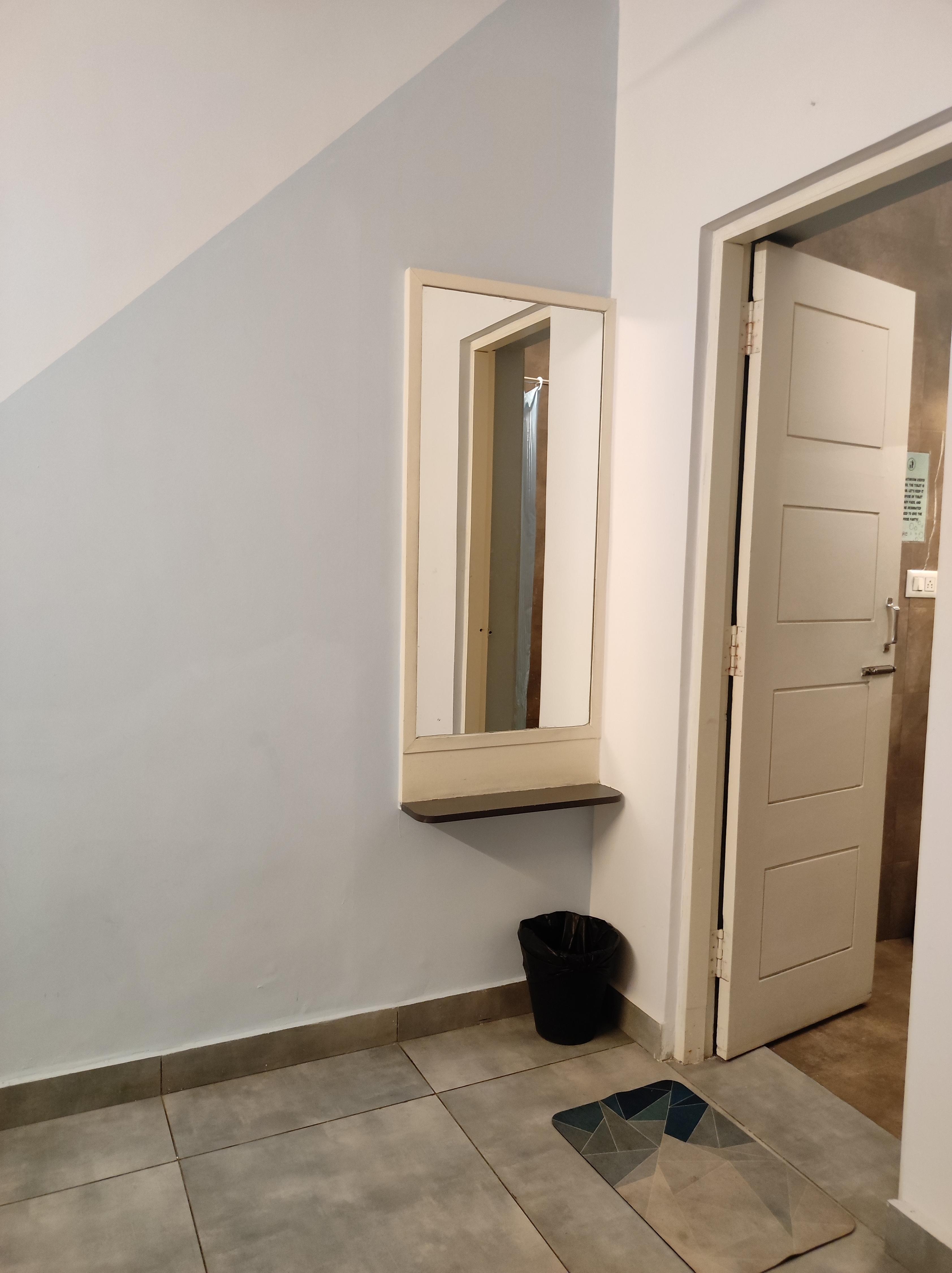 Woke Hostel Indiranagar - Tap to explore photos