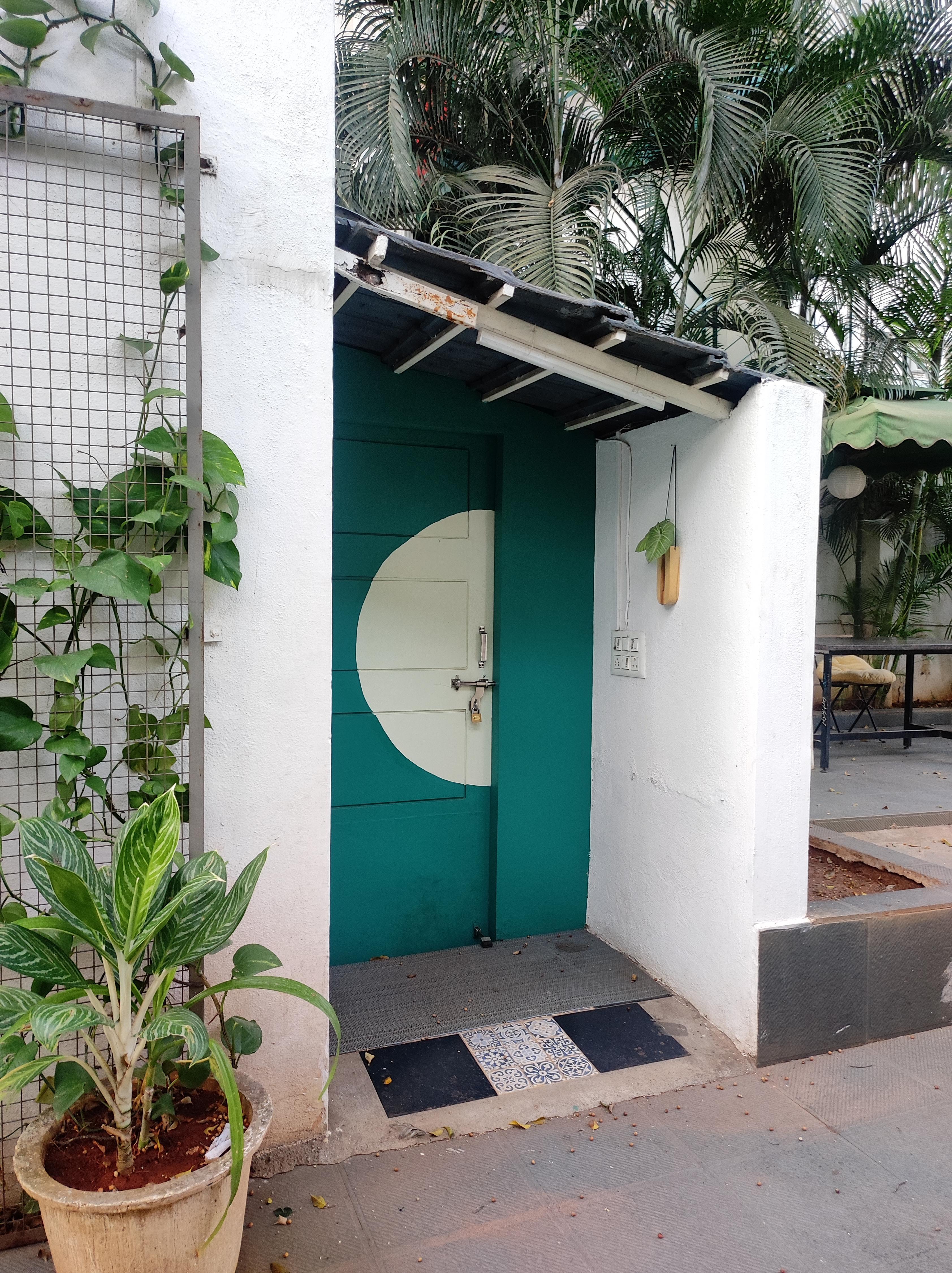 Woke Hostel Indiranagar Room Type - Double Deluxe - Out House