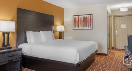 Best Western Aspen Hotel Room Type - 1 King Bed, Non-Smoking, Microwave And Refrigerator, Wi-Fi, Full Breakfast Best Western Aspen Hotel Room Type - 1 King Bed, Non-Smoking, Microwave And Refrigerator, Wi-Fi, Full Breakfast
