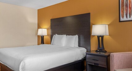 Best Western Aspen Hotel Room Type - 1 King Bed, Non-Smoking, Jetted Tub, Wi-Fi, Microwave And Refrigerator, Full Breakfast Best Western Aspen Hotel Room Type - 1 King Bed, Non-Smoking, Jetted Tub, Wi-Fi, Microwave And Refrigerator, Full Breakfast