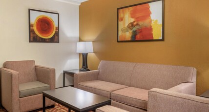 Best Western Aspen Hotel Room Type - Suite-1 King Bed, Non-Smoking, Separate Bedroom, Jetted Tub, Sofa, Microwave And Refrigerator, Wi-Fi Best Western Aspen Hotel Room Type - Suite-1 King Bed, Non-Smoking, Separate Bedroom, Jetted Tub, Sofa, Microwave And Refrigerator, Wi-Fi
