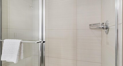 Best Western Plus Revelstoke Room Type - Suite-1 King Bed, Non-Smoking, Sofabed, Pet Friendly Room, Microwave And Refrigerator, Wi-Fi, Full B