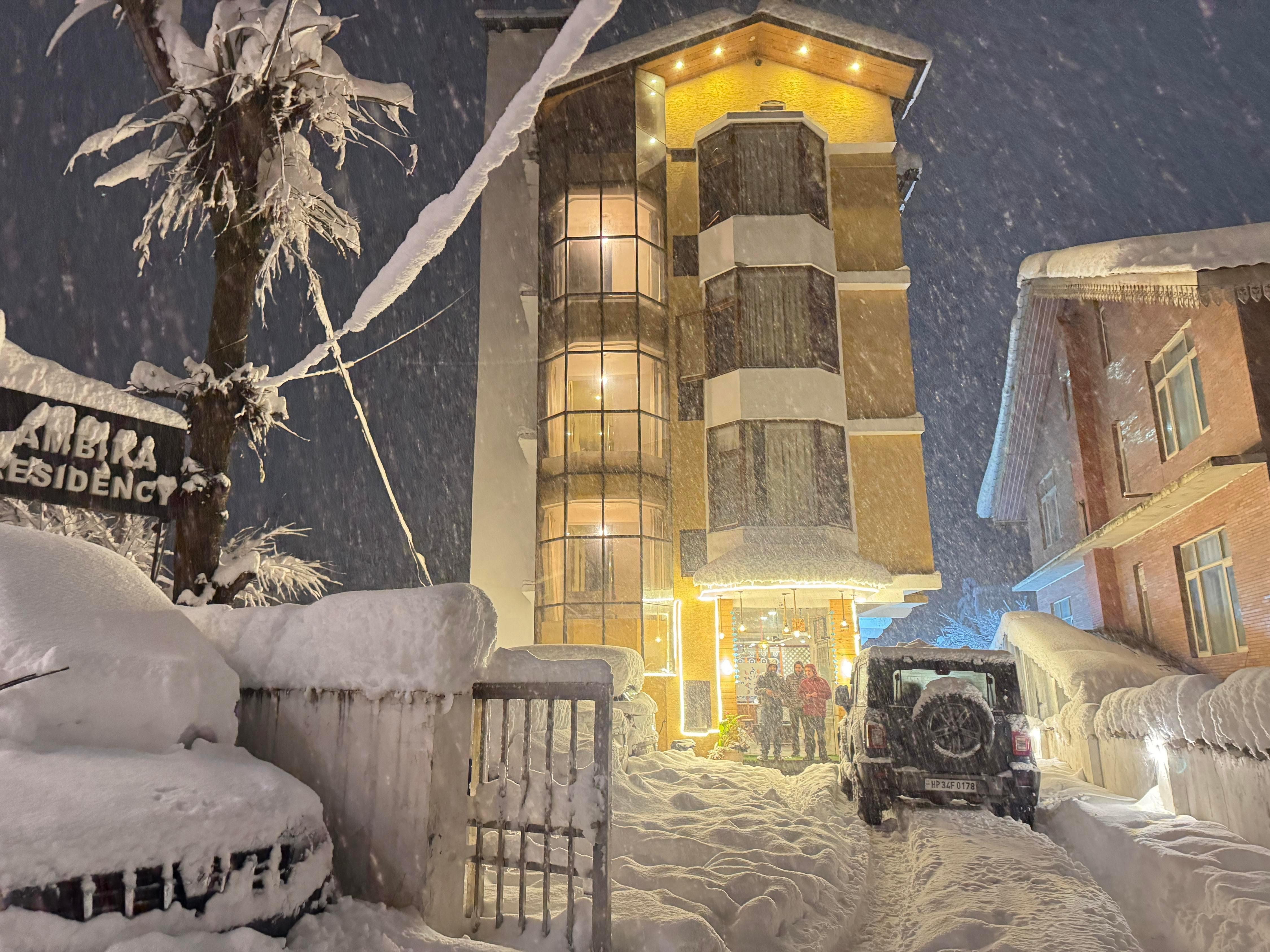 Hotel Ambika Residency Manali