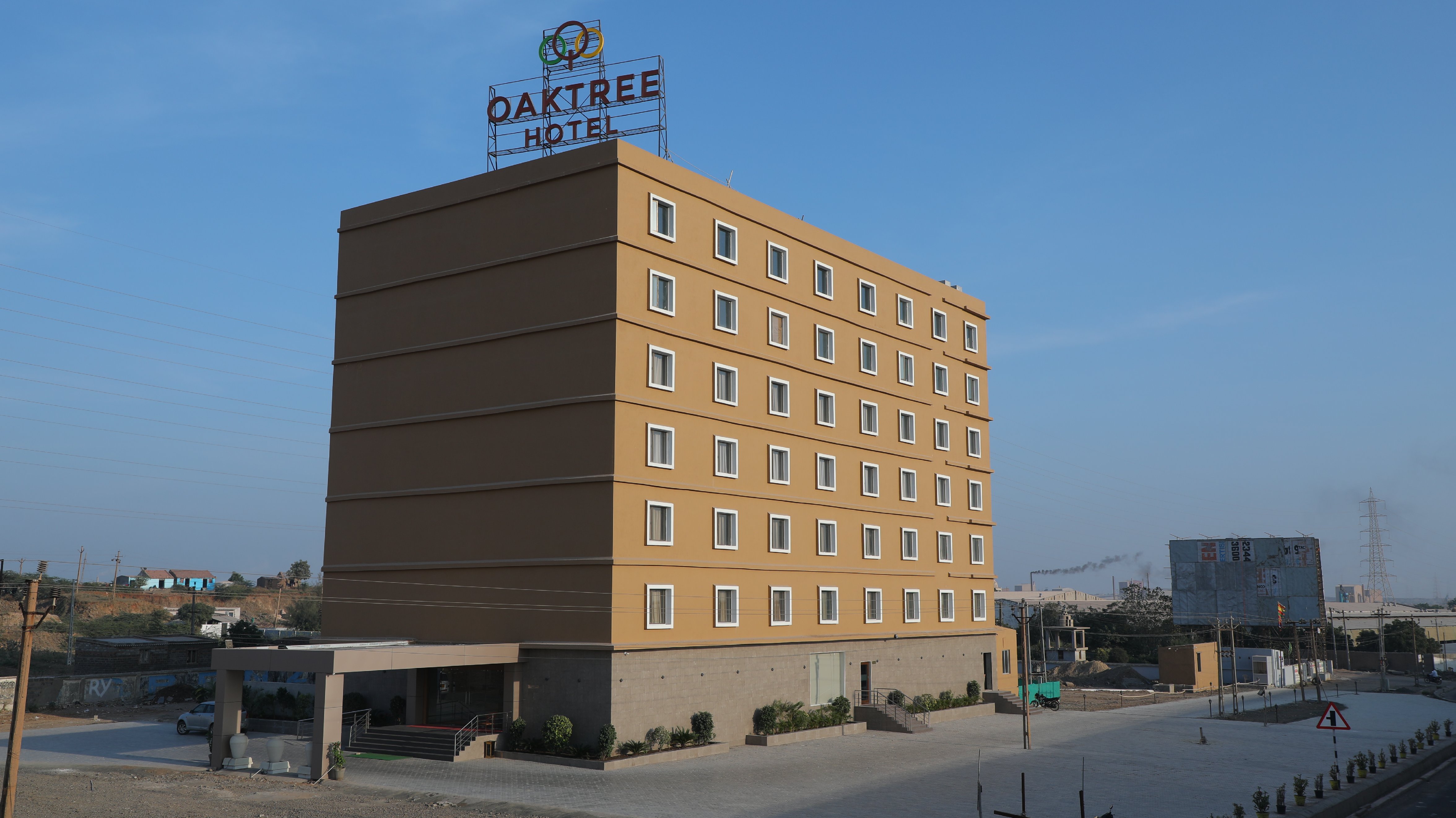 HOTEL OAKTREE - Tap to explore photos