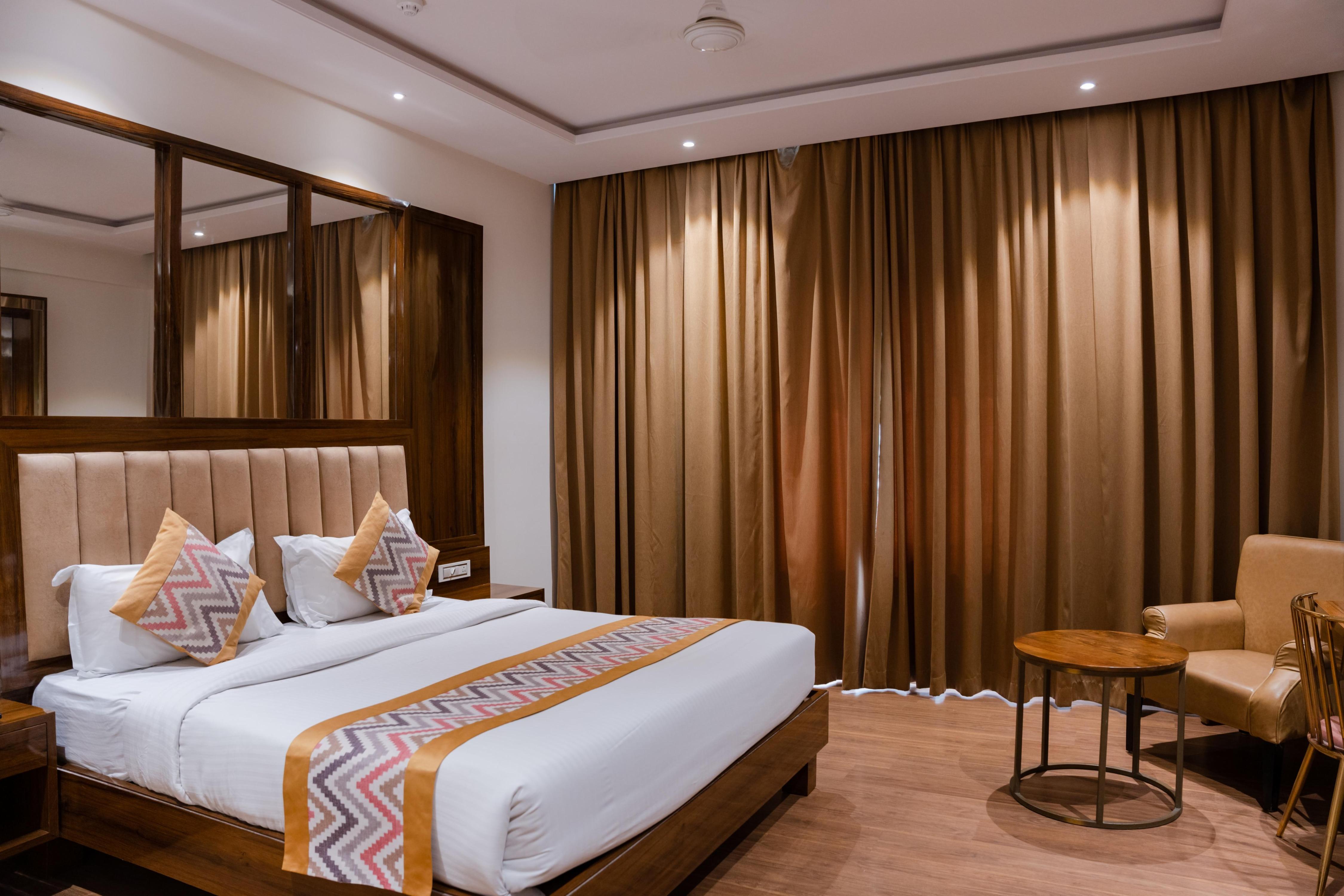 HOTEL OAKTREE Room Type - DELUXE ROOM