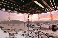 The Lake View Hotel - On Lake Pichola