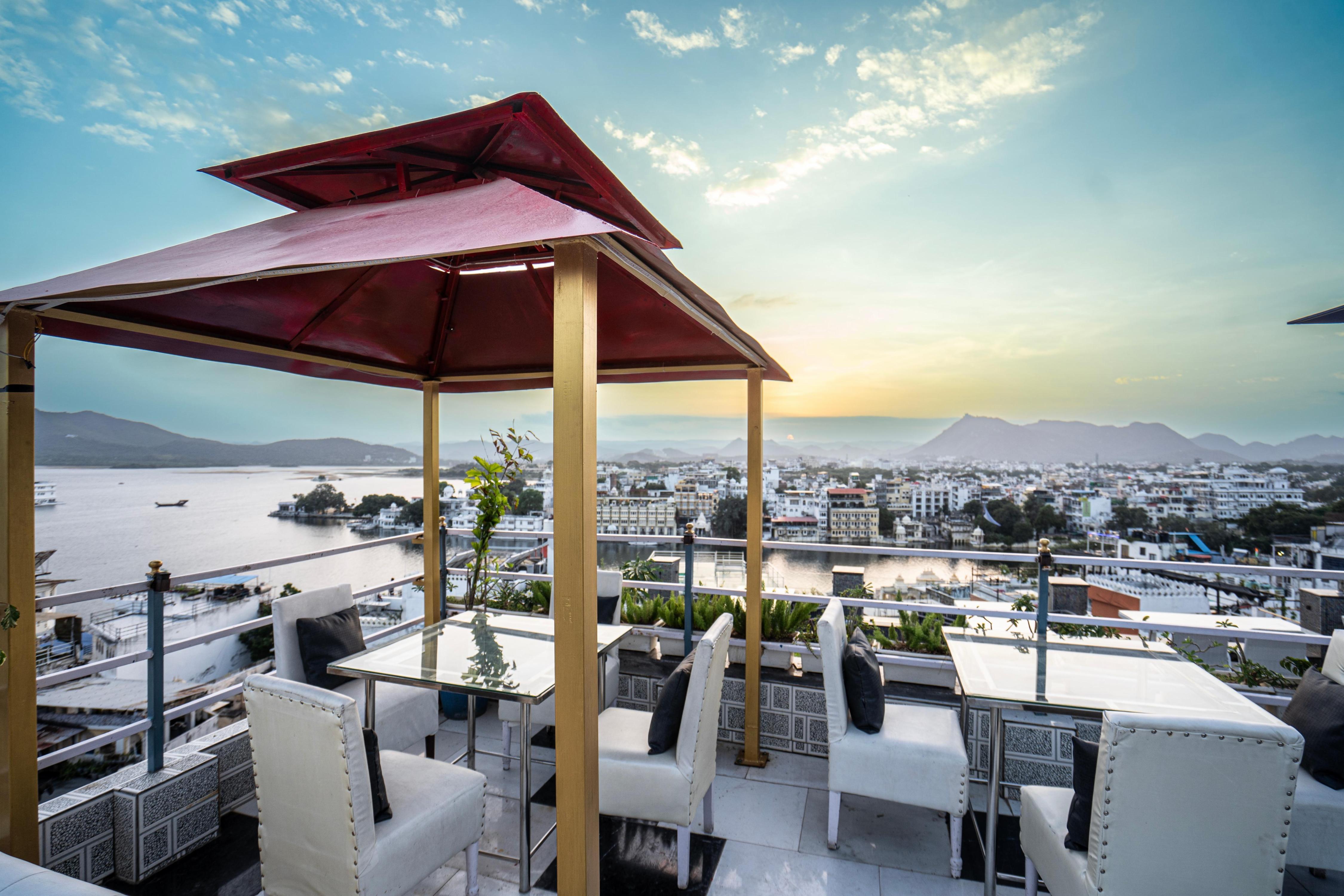 The Lake View Hotel - On Lake Pichola