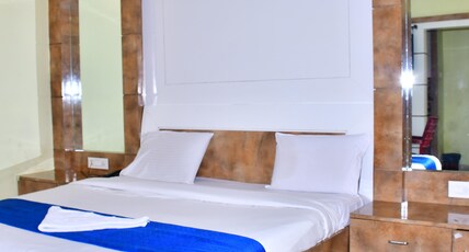Hotel Golden Grand Room Type - Deluxe ac