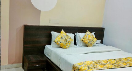 Bhavya Darshan Room Type - Deluxe Room - Double Bed