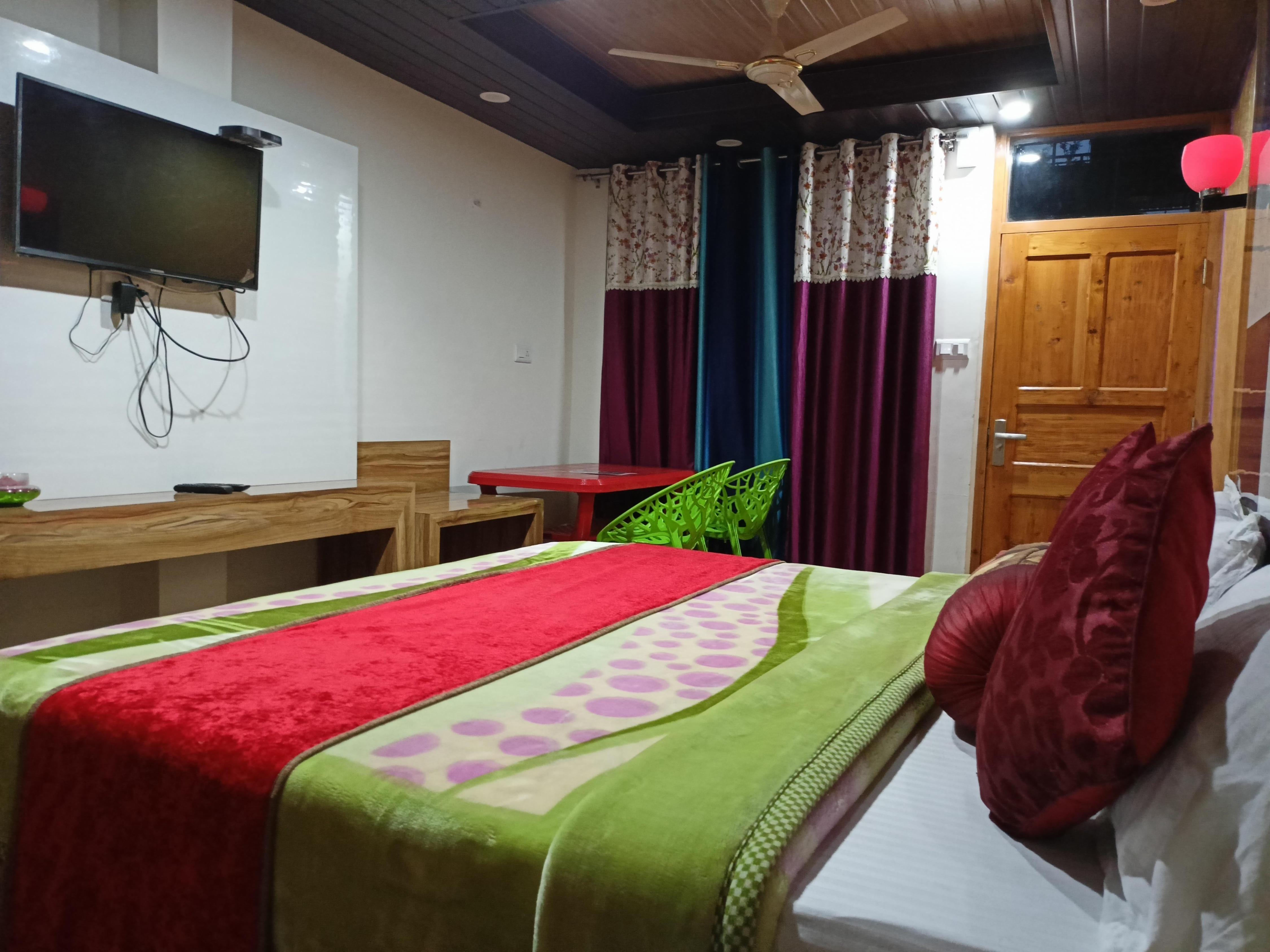 Star Galaxy Super Homestay - Tap to explore photos