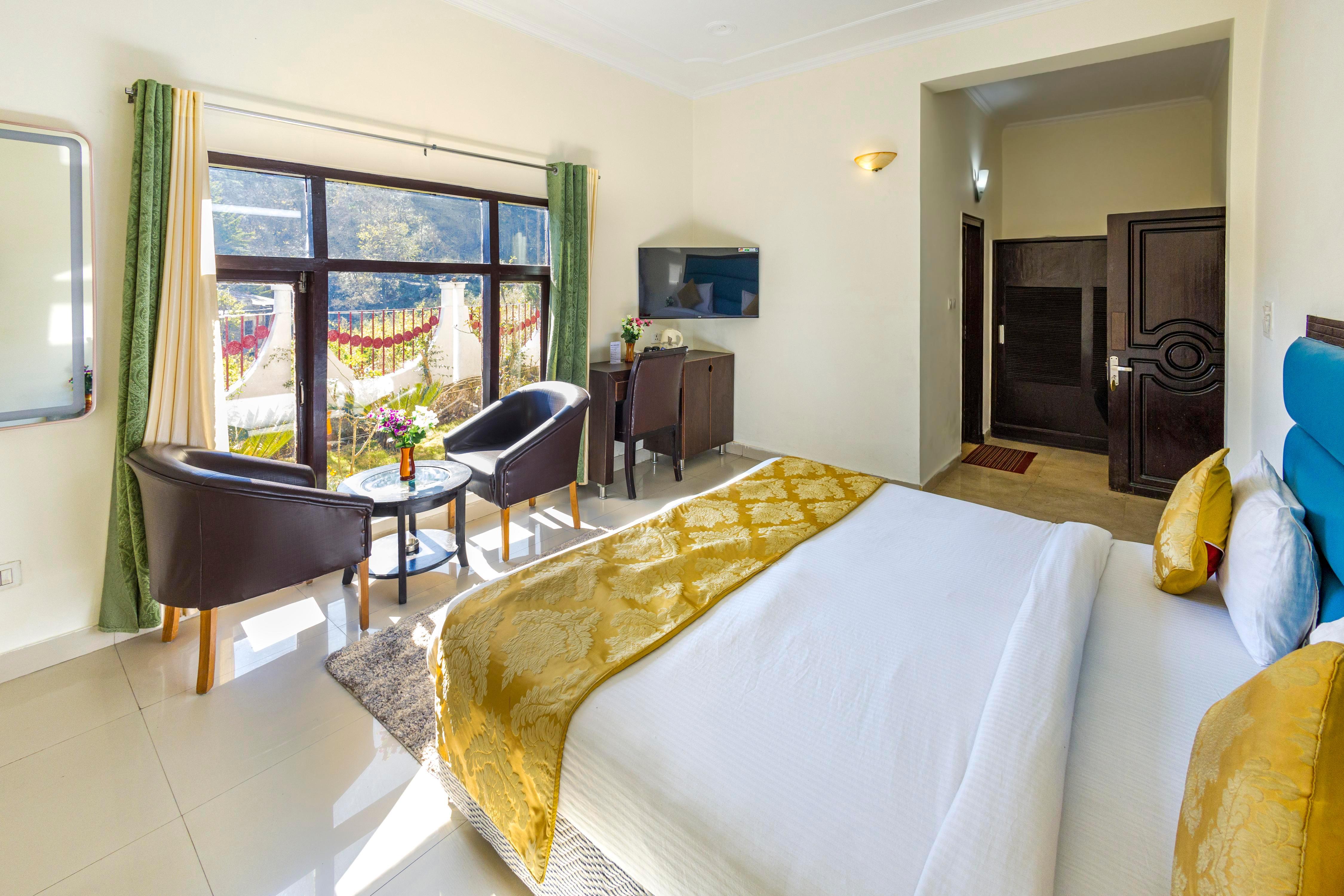 Vaapi Comfort Inn (A Unit Of SAM Hotels) - Tap to explore photos