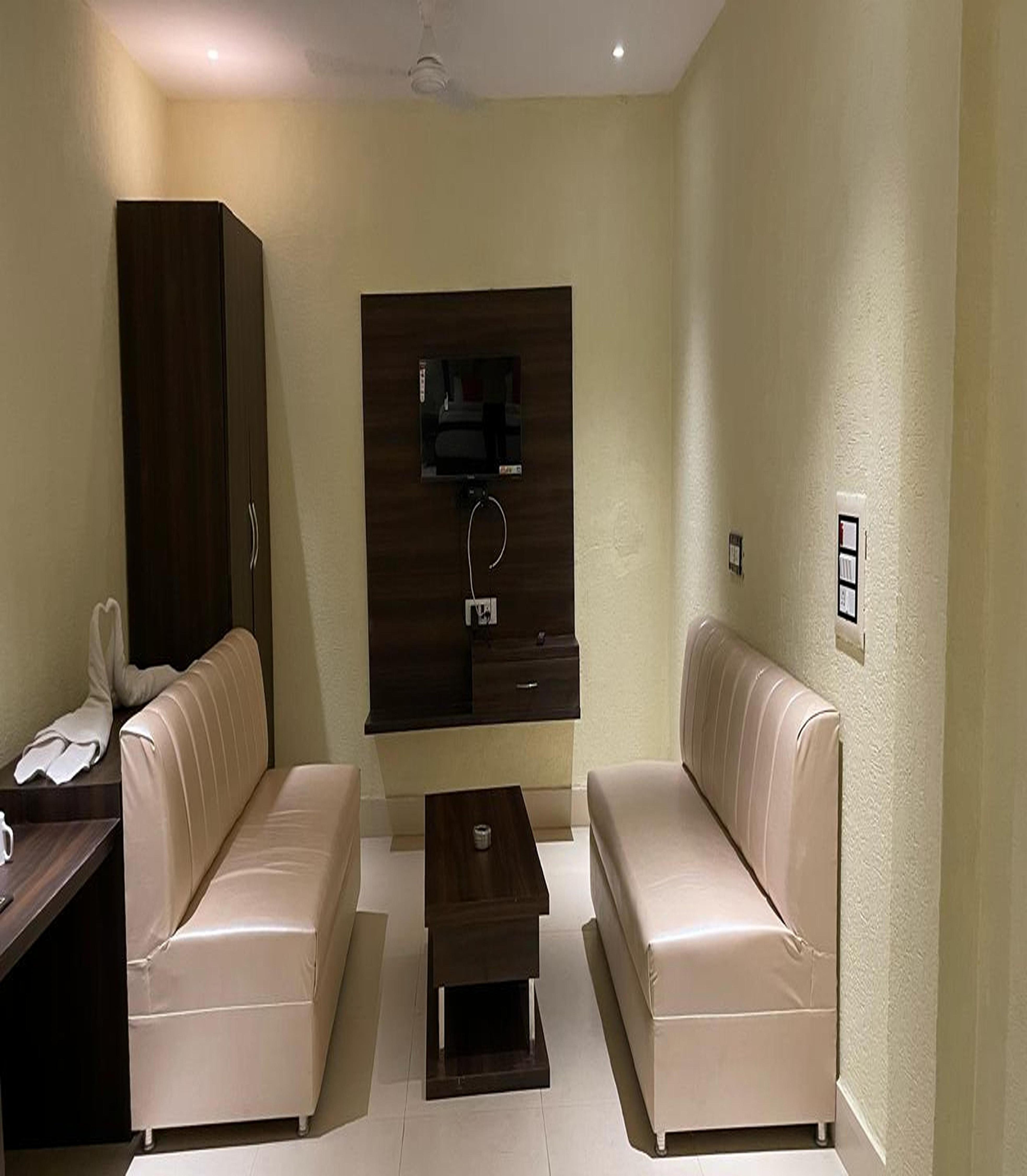 Tiger Den Club & Resort Room Type - Premium Suite Room