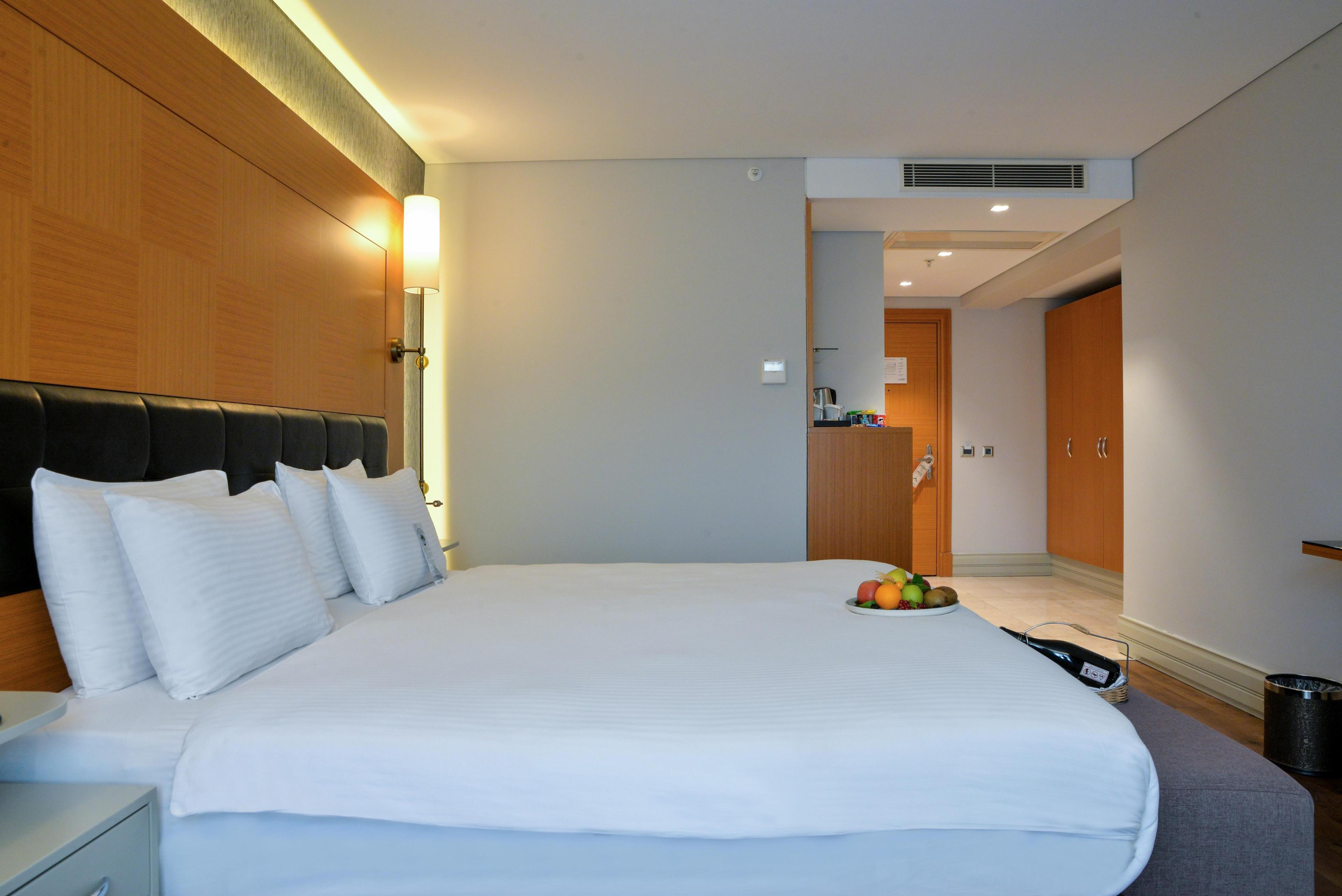 Istanbul Gonen Hotell - Tap to explore photos