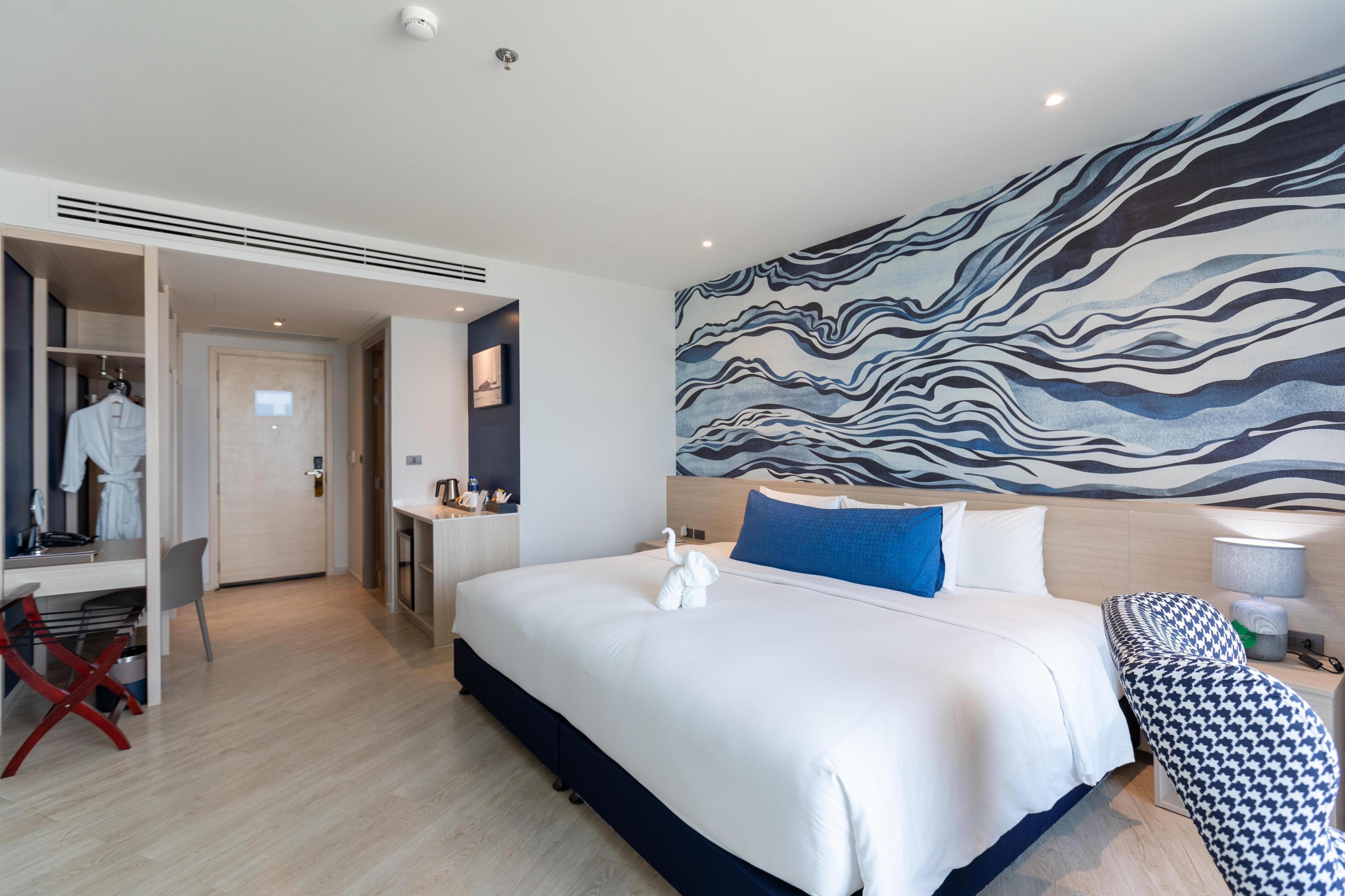 Brighton Grand Hotel & Convention Pattaya - Tap to explore photos