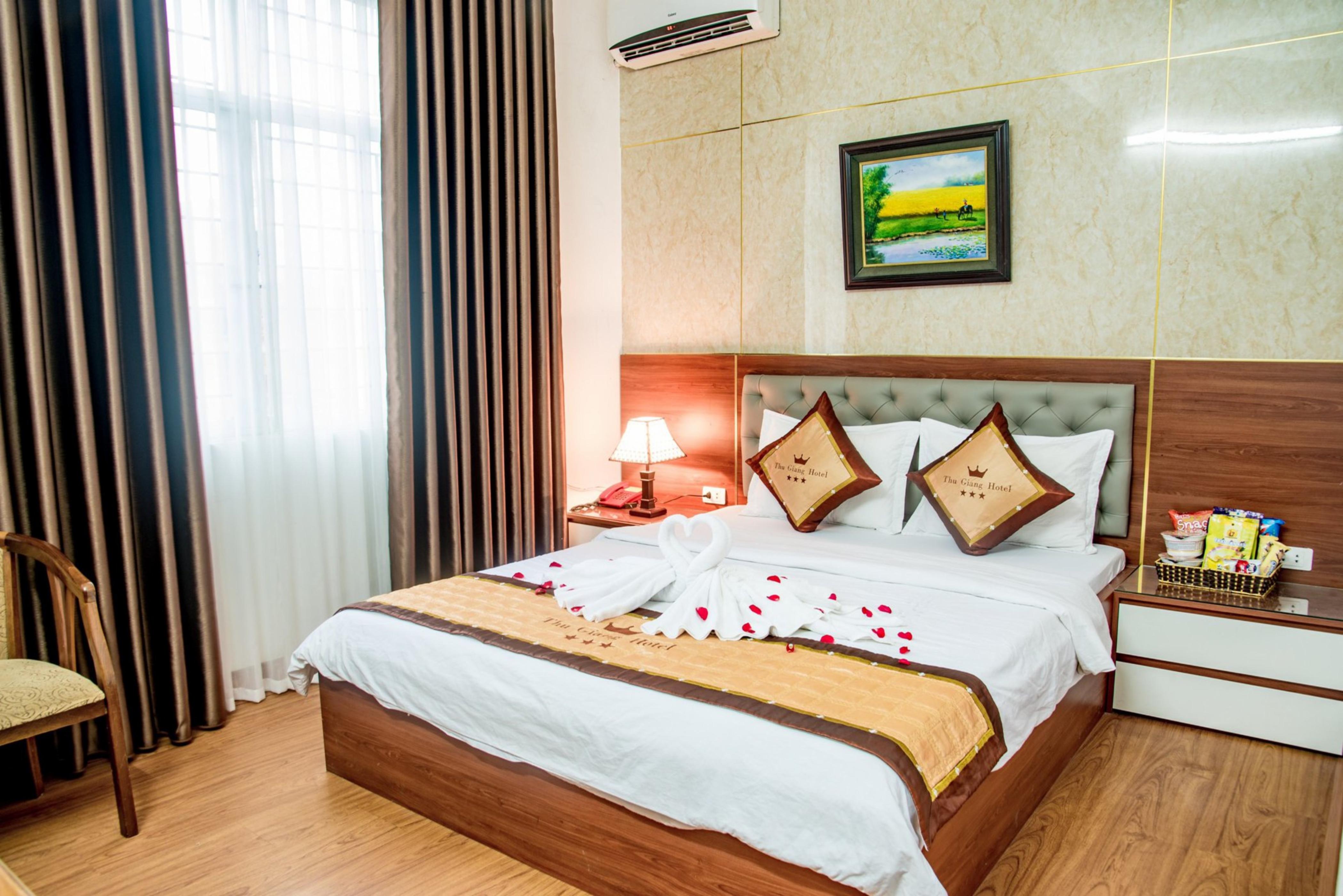 OYO 1143 Thu Giang Hotel - Tap to explore photos