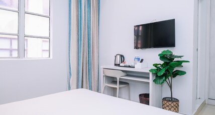 Swing & Pillows - USJ Taipan Room Type - Deluxe Queen Room