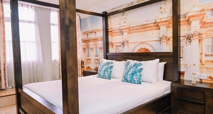 Swing & Pillows - USJ Taipan Room Type - Deluxe King Room