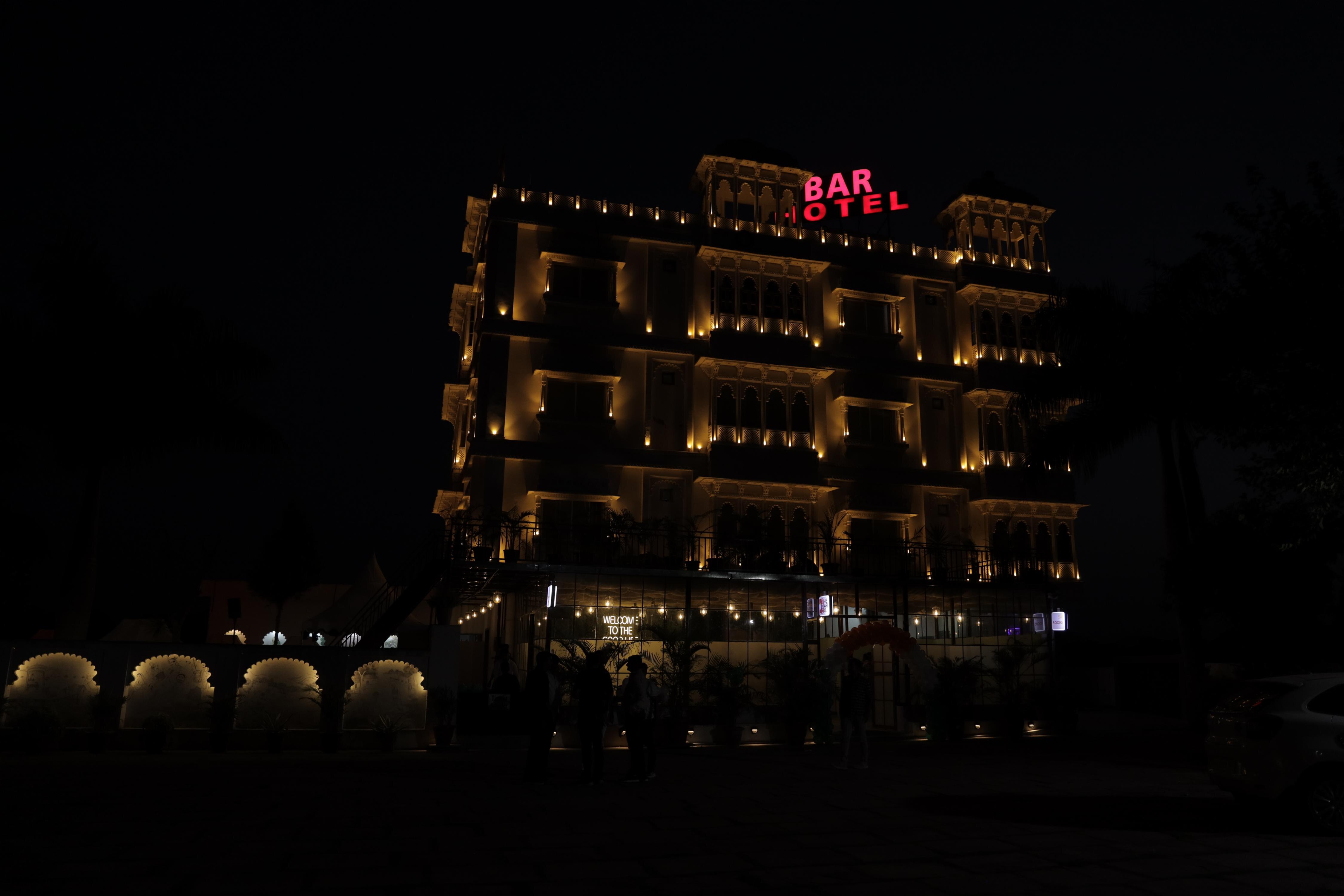 Hotel JMD Palace - Tap to explore photos