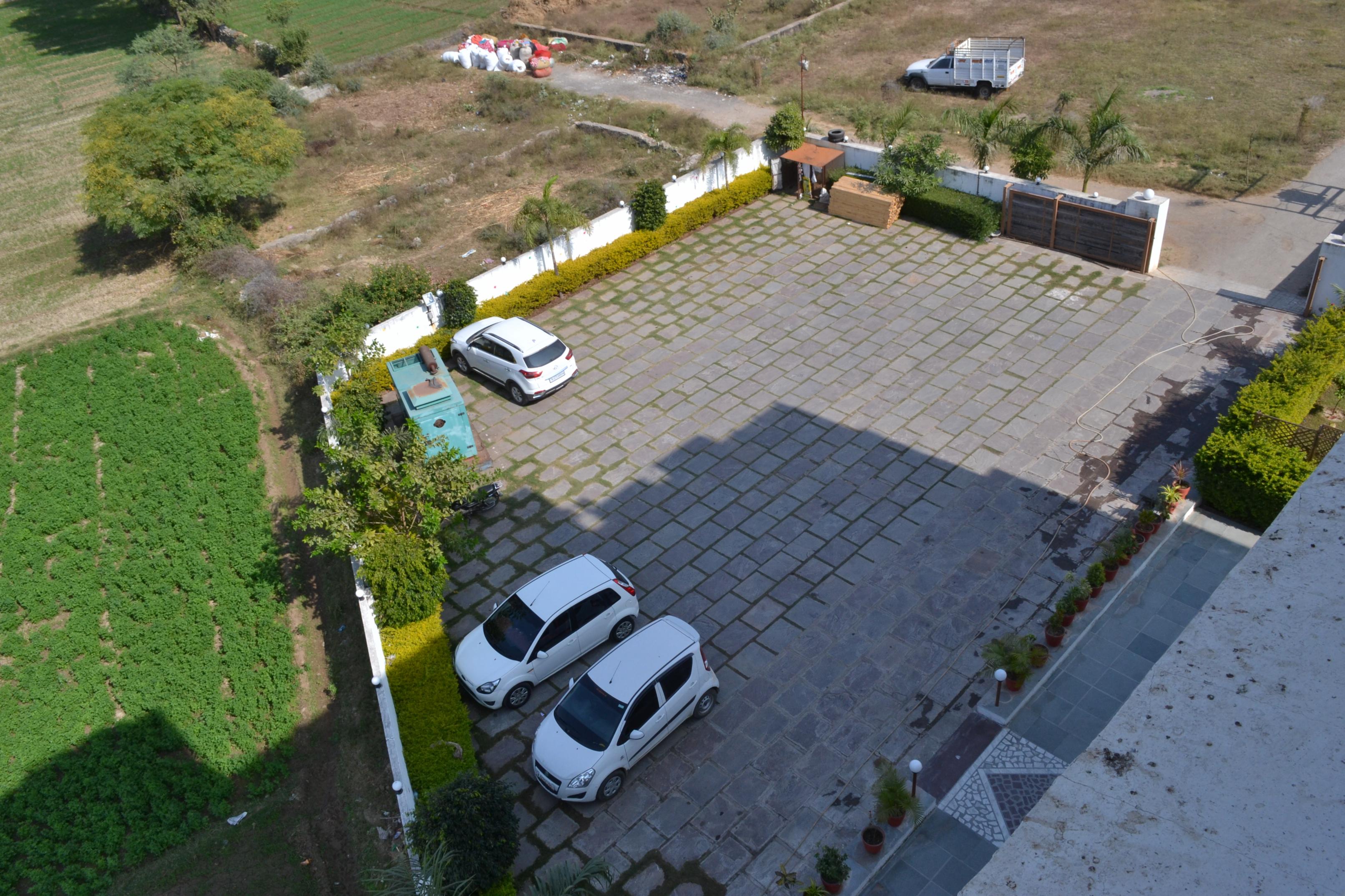 Hotel JMD Palace - Tap to explore photos