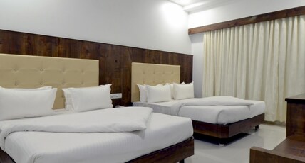 HOTEL DWARKA PARK Room Type - FOUR BED FAMILY ROOM