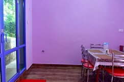 Roy's Castle Homestay | Rooms & Caretaker