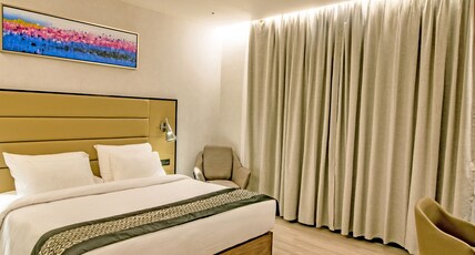 Enrise by Sayaji Nashik Room Type - Deluxe Room