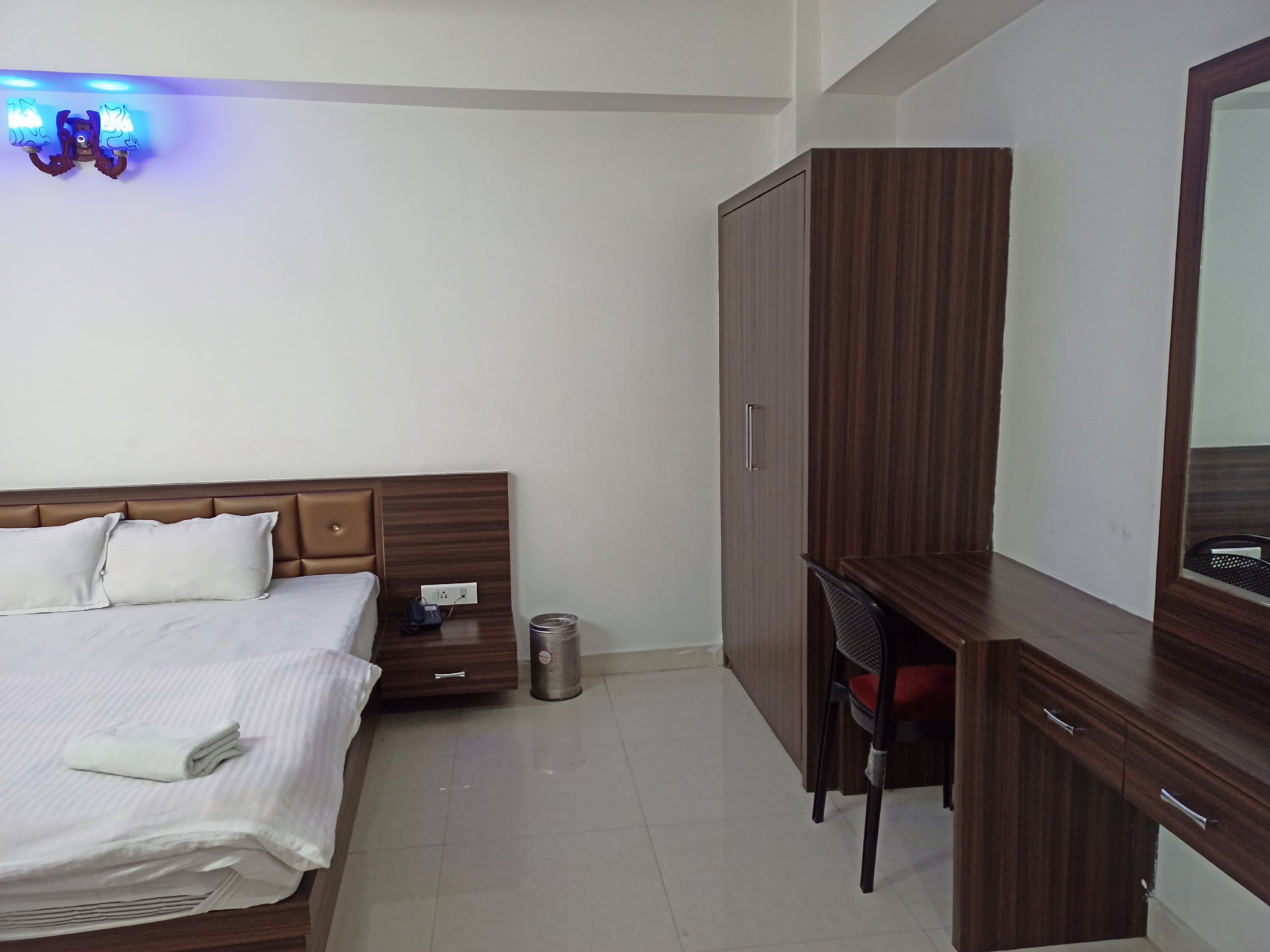 HOTEL ASHROY - Tap to explore photos