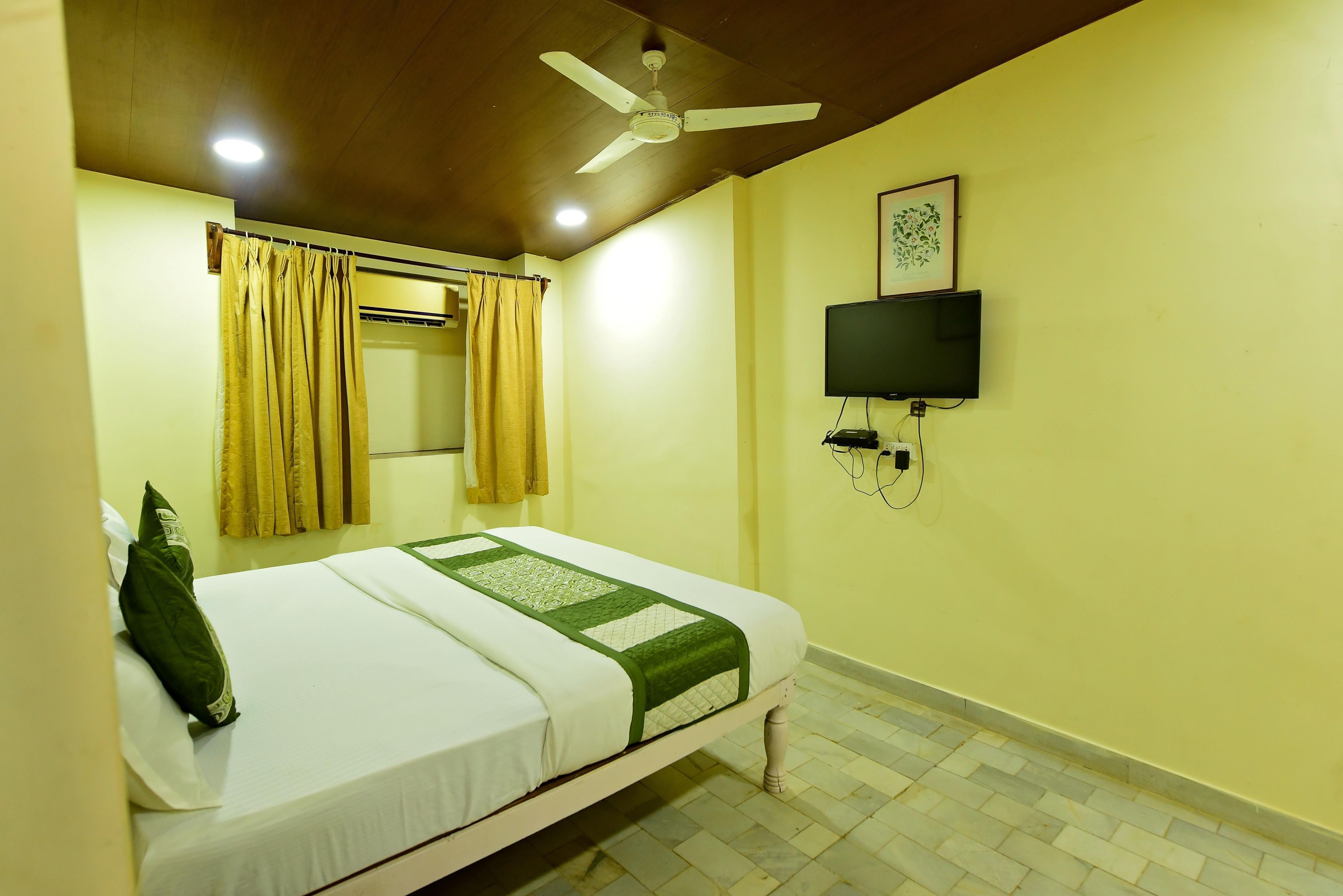 Hotel Castle Rock Mount Abu by SAH - Tap to explore photos