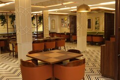 Hotel Naveen Continental @ 2Minutes Walk From Zero Road Bus Stand