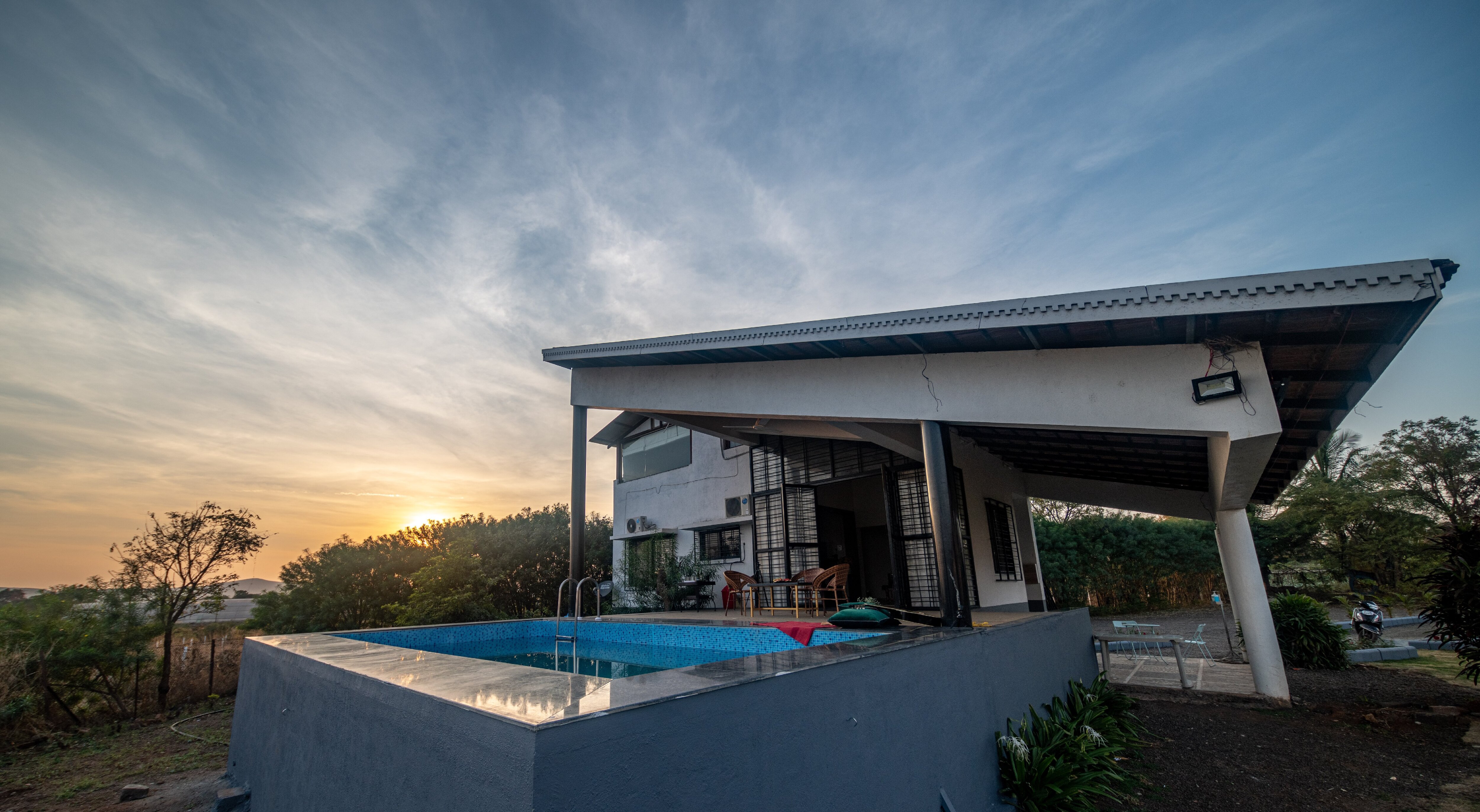 Rivercrest 4 BHK Waterview Villa - Tap to explore photos