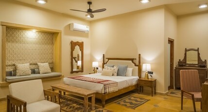 Hotel Grand Khalifa Room Type - Grand Villa with Private Terrace and Jacuzzi Hotel Grand Khalifa Room Type - Grand Villa with Private Terrace and Jacuzzi