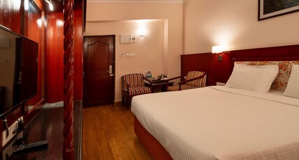 HOTEL RAINDROPS Room Type - REGAL ( DELUXE ROOM